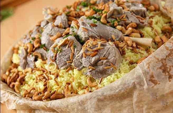 ماذا قال السفير الفرنسي في عمّان عن المنسف الأردني