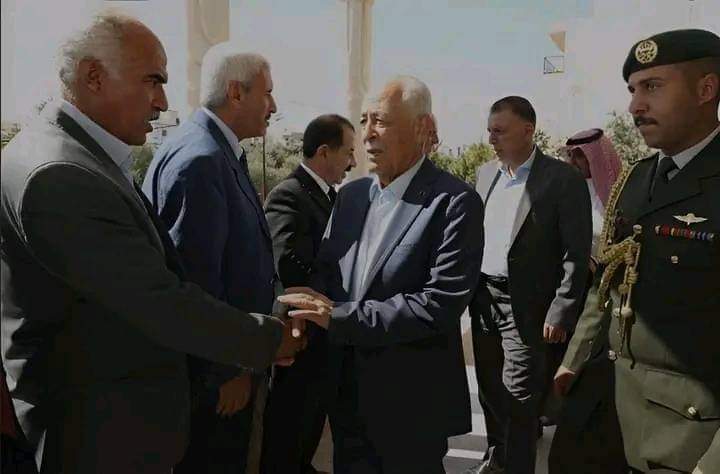 مندوبا عن  الملك  وولي العهد  .. رئيس الديوان الملكي الهاشمي يعزي عشيرة الشلول بوفاة والدة النائب خالد