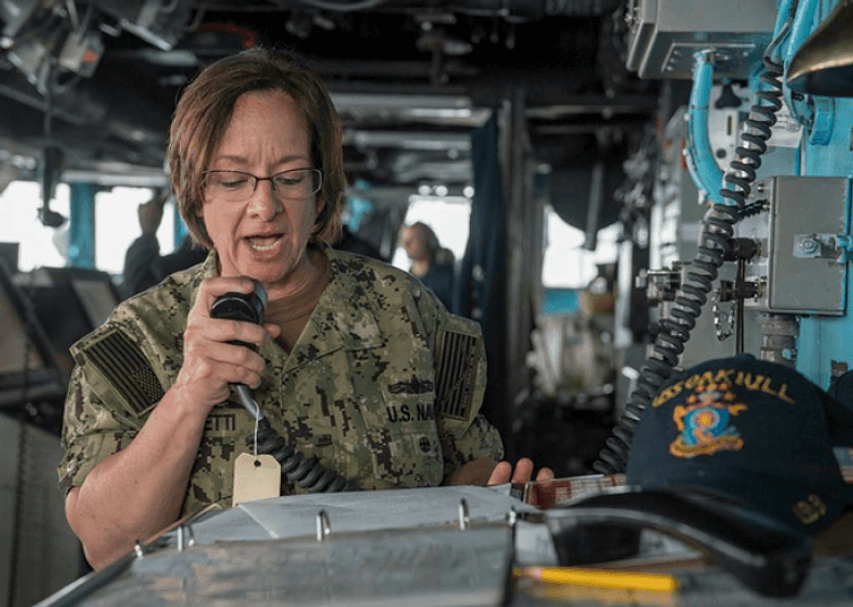 بايدن يختار أول امرأة لقيادة البحرية الأمريكية