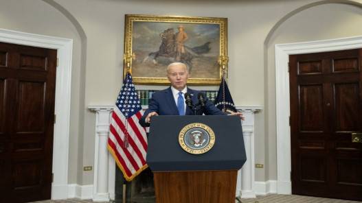 بايدن يضغط على عمالقة التكنولوجيا لتنظيم الذكاء الاصطناعي