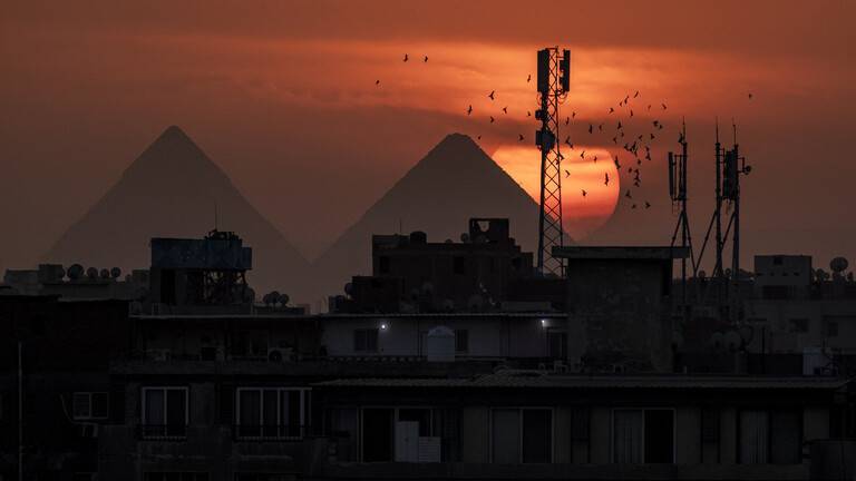 مستشار السيسي للصحة يوجه نصائح للمواطنين لتجنب الإصابة بالإجهاد الحراري