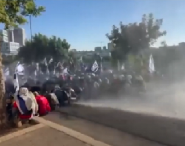 اشتباكات بين شرطة الاحتلال وإسرائيليين في محيط الكنيست