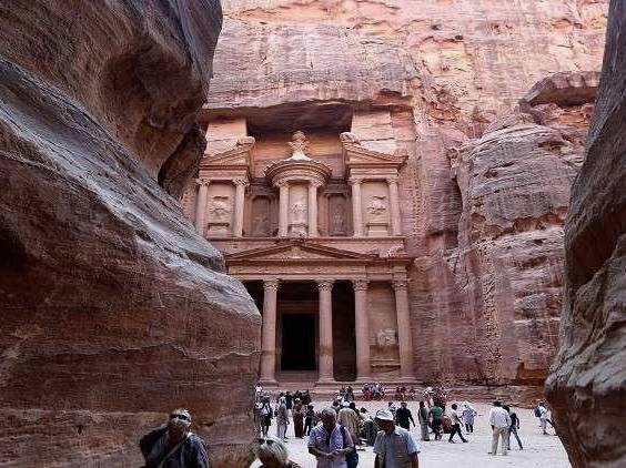 إطلاق المنطاد الثابت غدا بالبترا