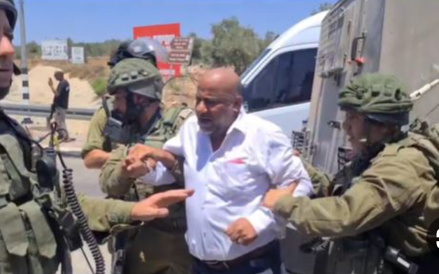 الاحتلال يحتجز الوزير مؤيد شعبان لمشاركته بمسيرة سلفيت