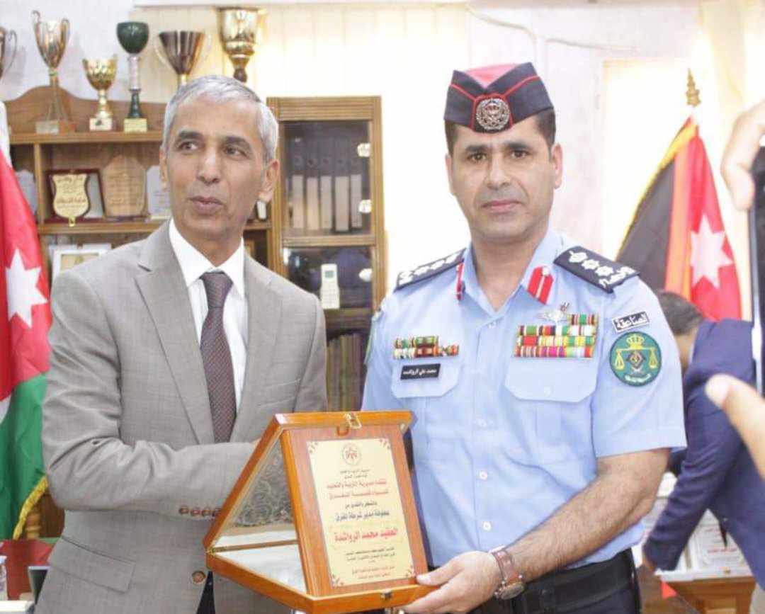 النجادا يُكرم مدير الشرطة والدفاع المدني في المفرق...صور