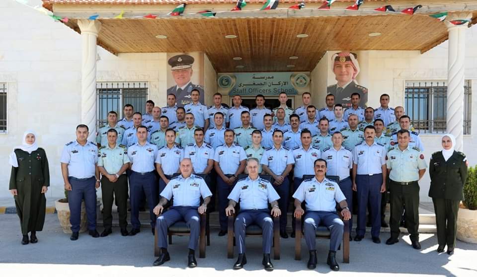 تخريج دورة القيادة والأركان الصغرى في قيادة سلاح الجو الملكي