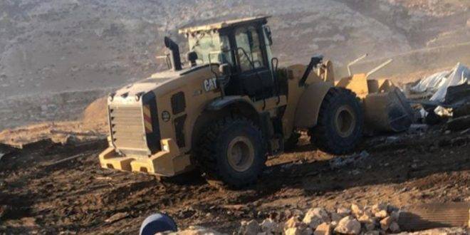 الاحتلال يجرف أراضي جنوب الخليل