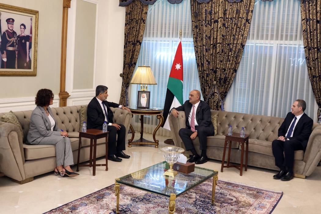 الخصاونة يلتقي المدير الإقليمي لمنظمة الصحة العالمية