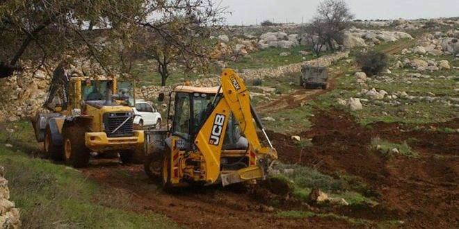 قوات الاحتلال تجرف دونمات زراعية جنوب نابلس