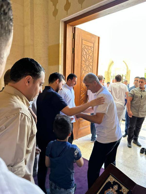 ولي العهد يؤدي صلاة الجمعة في مسجد الملك الحسين بن طلال
