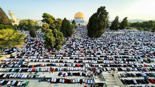 45 ألف مصل يؤدون صلاة الجمعة في المسجد الأقصى