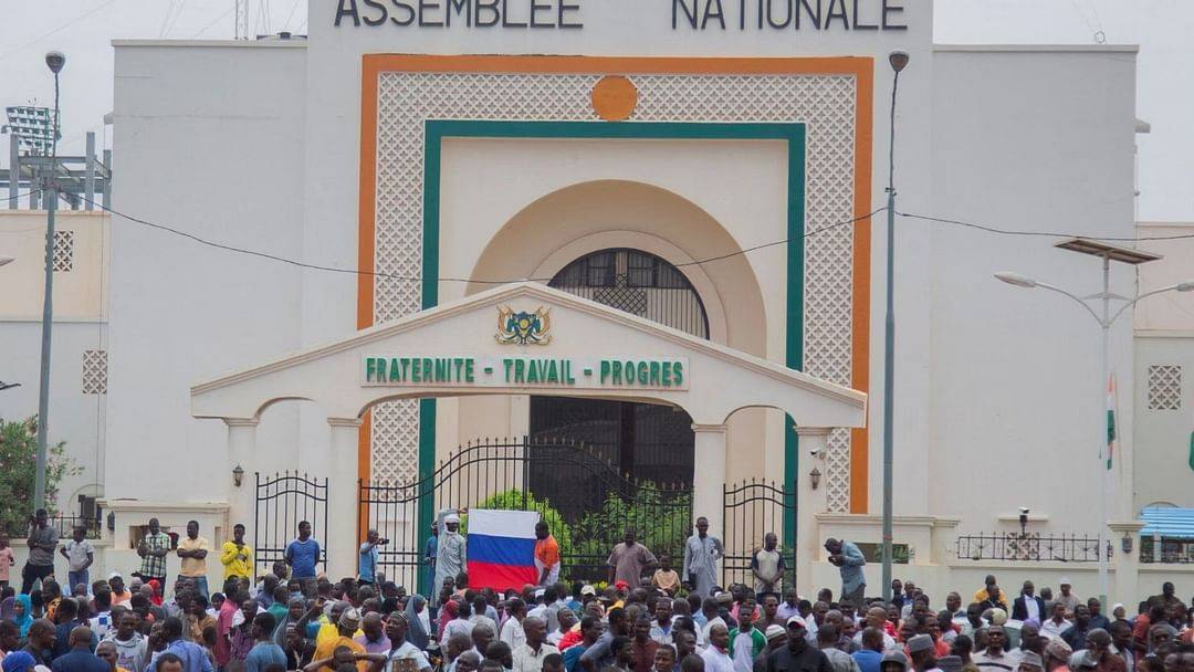 انقلابيو النيجر يعلقون العمل بالدستور ويحذرون من أيّ تدخل أجنبي