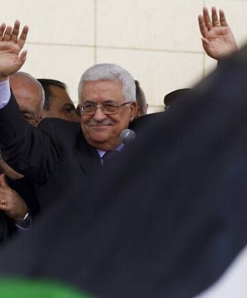 وصول عباس ووفود الفصائل الفلسطينية إلى القاهرة