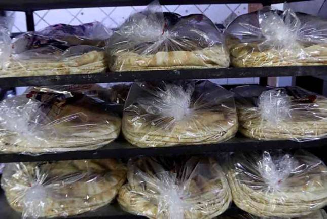 الحكومة ستمنع بيع الخبز في الدكاكين والسوبر ماركت وتكشف السبب