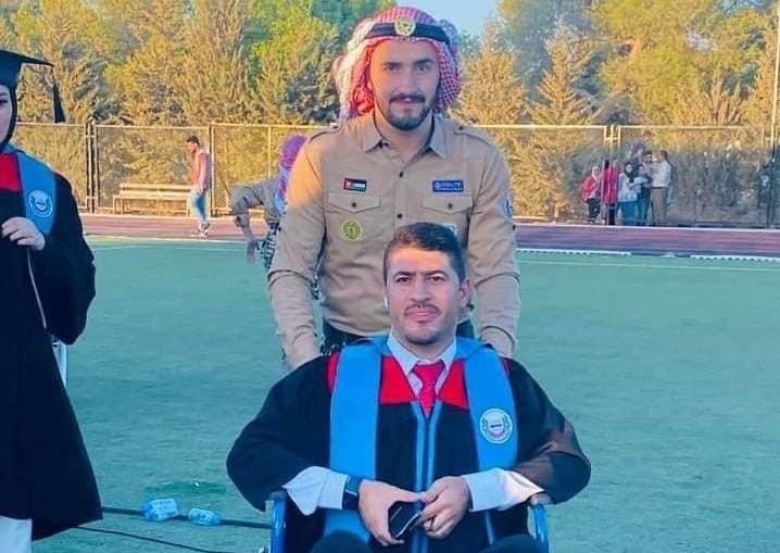 اردني من ذوي الهمم يحصل على البكالوريوس الثالث