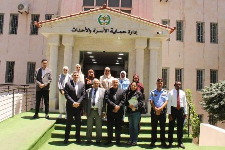 طلاب معهد الدوحة للدراسات العليا يزورون إدارة حماية الأسرة والأحداث