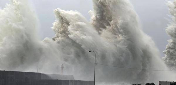 إعصار يضرب في اليابان وإلغاء 264 رحلة جوية