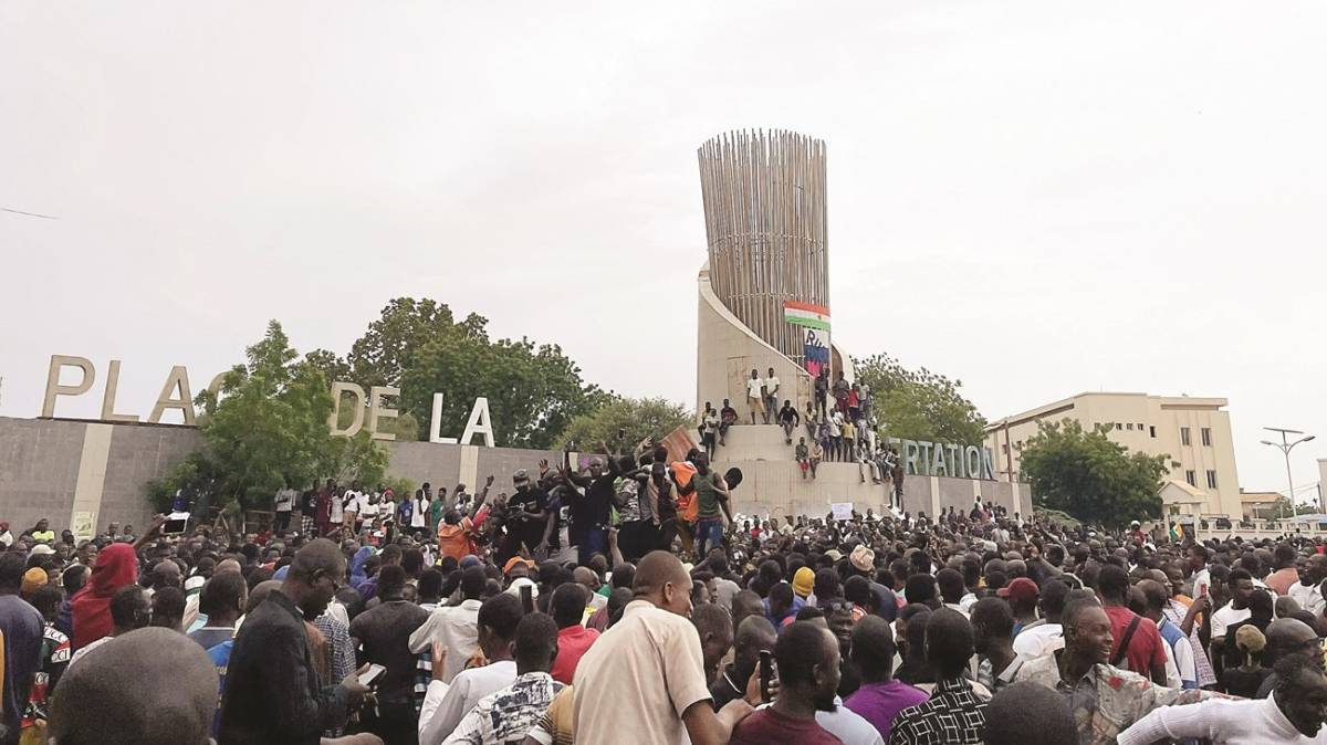 أوروبا تحمّل انقلابيي النيجر مسؤولية أي هجوم على السفارات