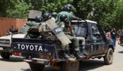 فرنسا تبدأ بإجلاء رعاياها من النيجر اليوم