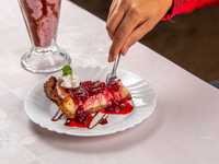 مصر.. حفل نجاح طالبتين يتحول إلى كارثة تسمم