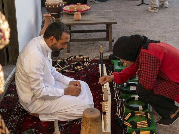 العقال السعودي يلفت أنظار زوار مهرجان جرش ... صور
