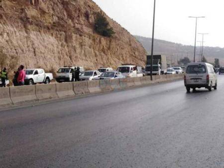 تدهور مركبة على طريق جرش