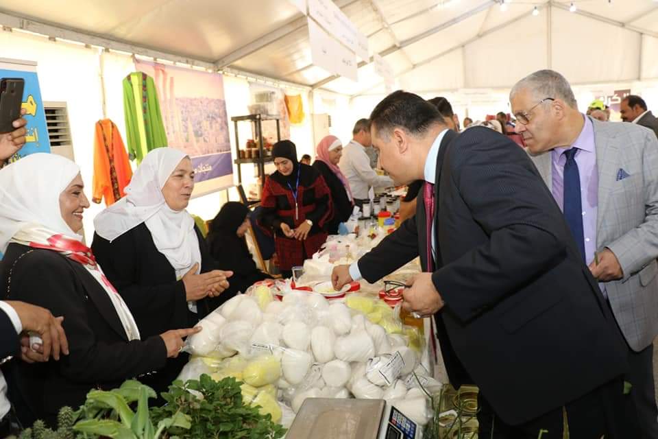 الحنيفات يفتتح مهرجان الزهور الاول...صور