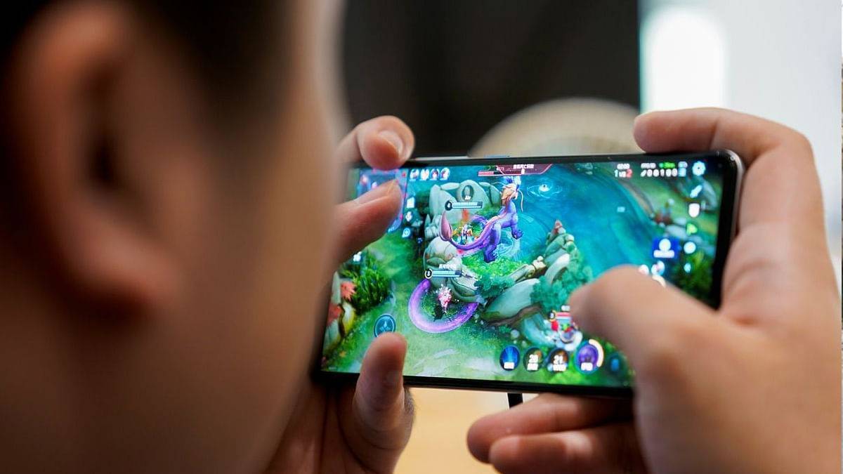 الصين تقيد استخدام الأطفال للهواتف الذكية