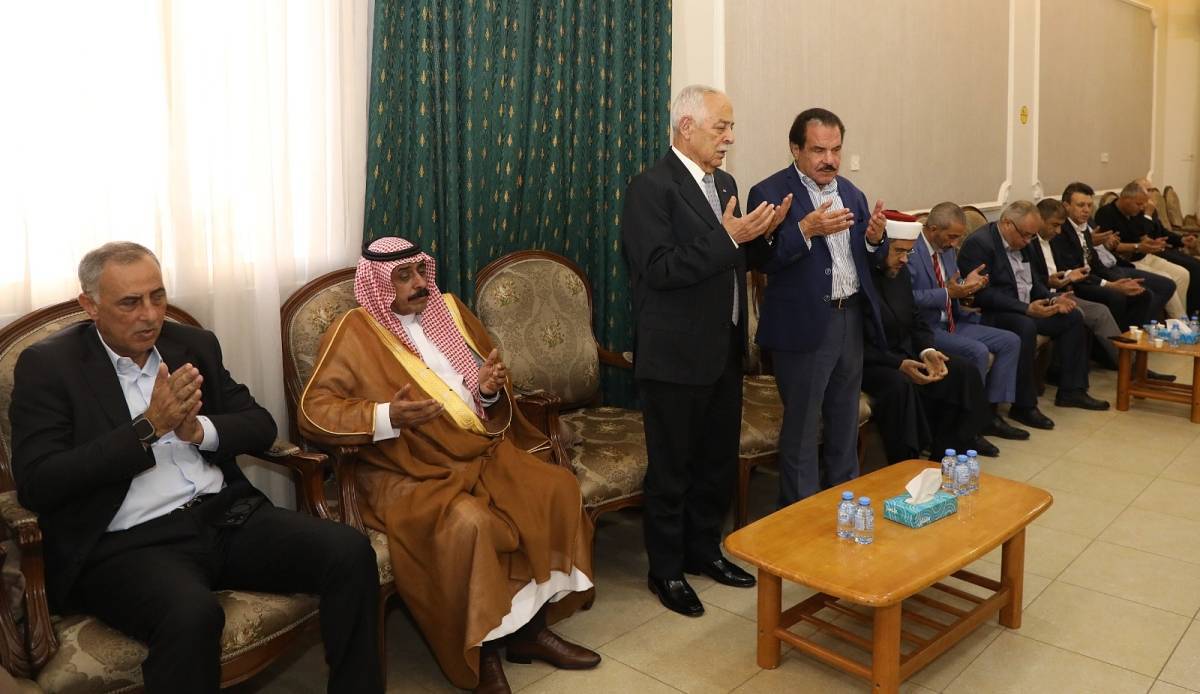 مندوبا عن الملك وولي العهد .. العيسوي يعزي العدوان..صور