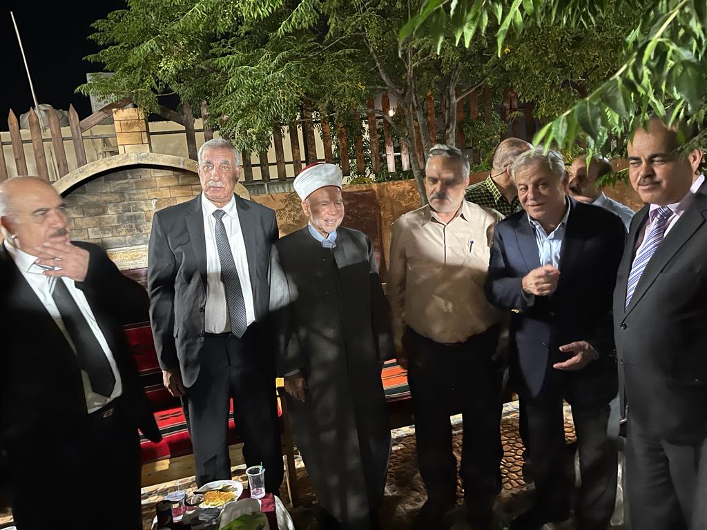 رئيس الوزراء الأسبق و مفتي عام المملكة الخصاونة  يزوران نائب رئيس بلدية اربد الكبرى  البطاينة  في بلدة حكما باربد