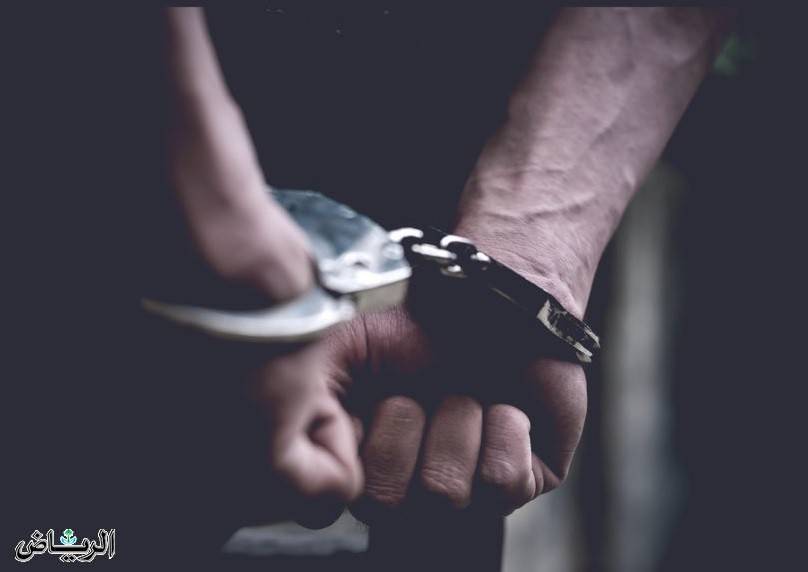 السعودية ..القبض على مقيم لتزويره الوثائق ورخص القيادة في الرس