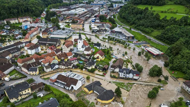 مصرع 3 أشخاص جراء فيضانات وانهيارات طينية في سلوفينيا