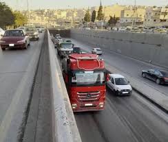 تصادم 3 مركبات في شارع الجامعة وتعطل مركبة داخل نفق صويلح