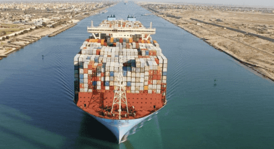 هيئة قناة السويس تكشف موعد بدء انتشال القاطرة الغارقة