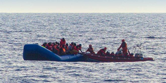 مصرع ثلاثة أشخاص وفقدان 30 إثر تحطم قاربين قبالة سواحل إيطاليا