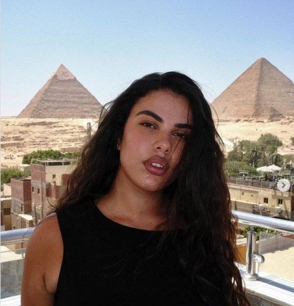 طرد عارضة أزياء إسرائيلية من فندق بالقاهرة