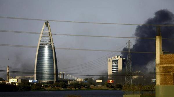 الجيش السوداني يقصف القصر الرئاسي