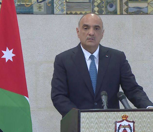 الخصاونة: بحث مضاعفة قدرة خط الكهرباء بين الأردن ومصر