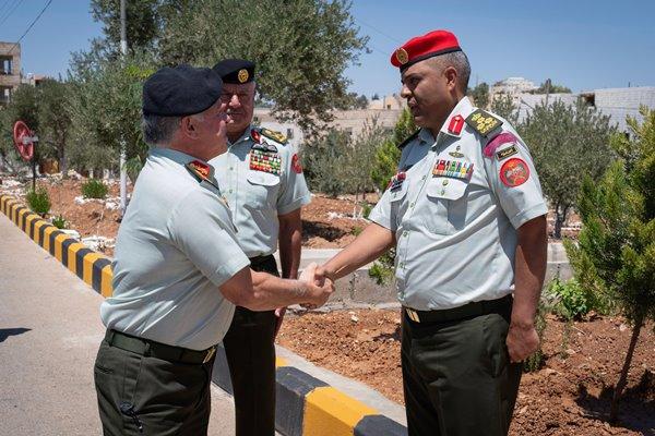 الملك يزور قيادة الشرطة العسكرية