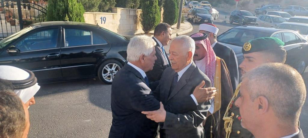 مندوبا عن  الملك  وولي العهد ....العيسوي  يعزي _ عشيرة الحياري