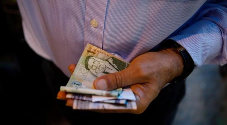 86  من الشباب الأردني يرون الوضع الاقتصادي غير جيد