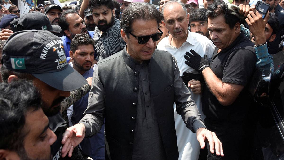 عمران خان يطعن على حكم بسجنه في باكستان