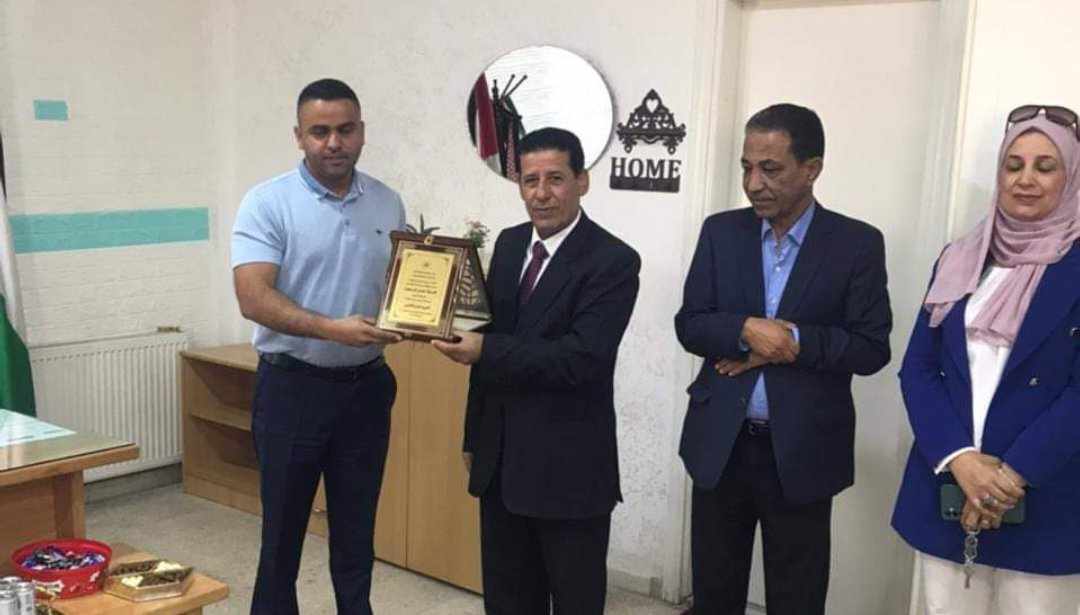  مديرية الجيزة  تكرم عددا من الشخصيات المميزة لجهودهم في إنجاح امتحان الثانوية العامة...صور