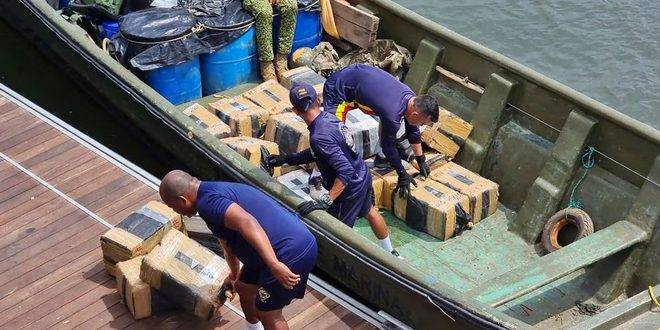 كولومبيا.. مصادرة 1100 طن من الكوكايين خلال عام