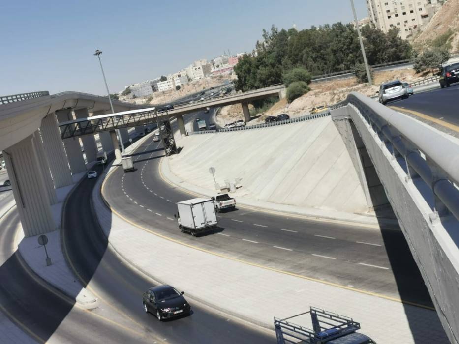 إنهاء العمل بتحويلات (نفق المزارع – تقاطع عين غزال)