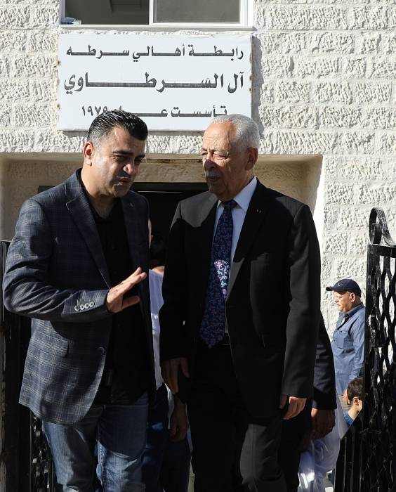 مندوبا عن الملك و ولي العهد  ... العيسوي  يعزي _ال السرطاوي ...صور