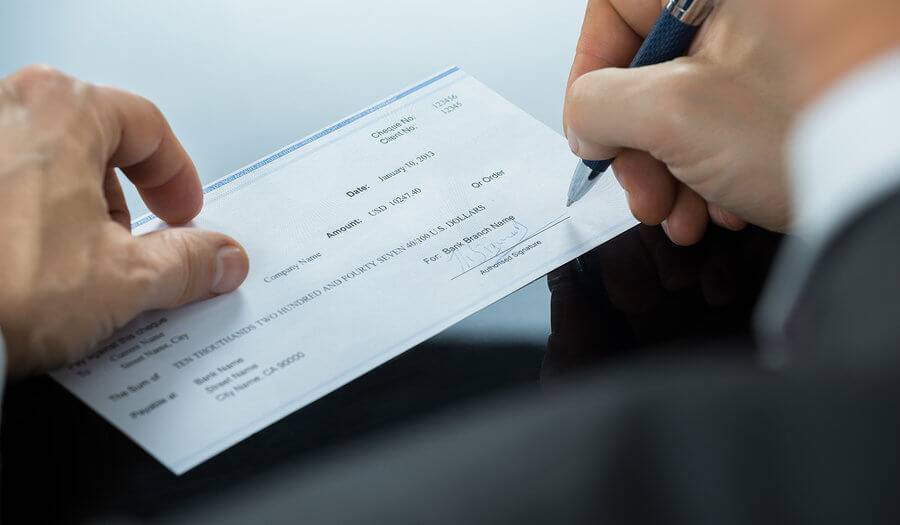 تراجع ملحوظ باستخدام الشيكات في الأردن خلال 5 سنوات