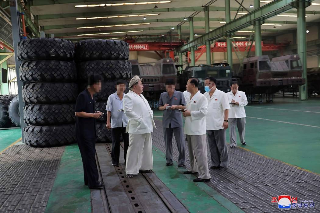 زعيم كوريا الشمالية يطرد رئيس أركان جيشه ويتأهب للحرب