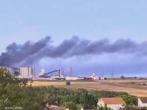 السيطرة على حريق بميناء لتصدير الحبوب في فرنسا