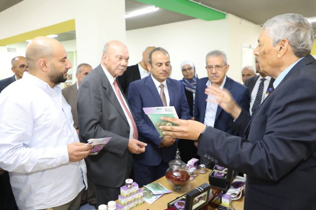 الفايز يطلع على دور مركز  البحوث الزراعية في  تطوير البحوث الزراعية و العلمية...صور